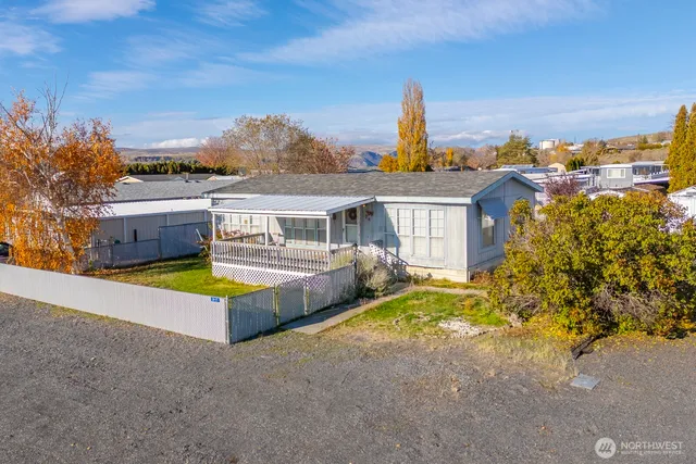 a front view of house with yard and entertaining space