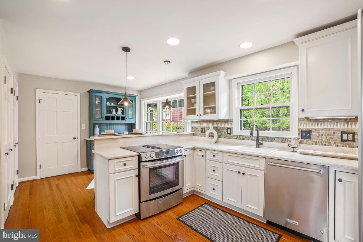 121 Farmgate Lane Silver Spring, MD 20905 - Photo 15 of 51 a kitchen with a stove a sink and a window
