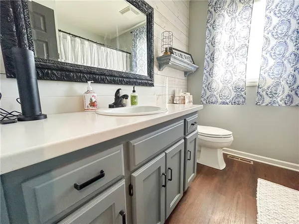 $495,000 | 21730 Taylor Road, Lacygne, KS 66040