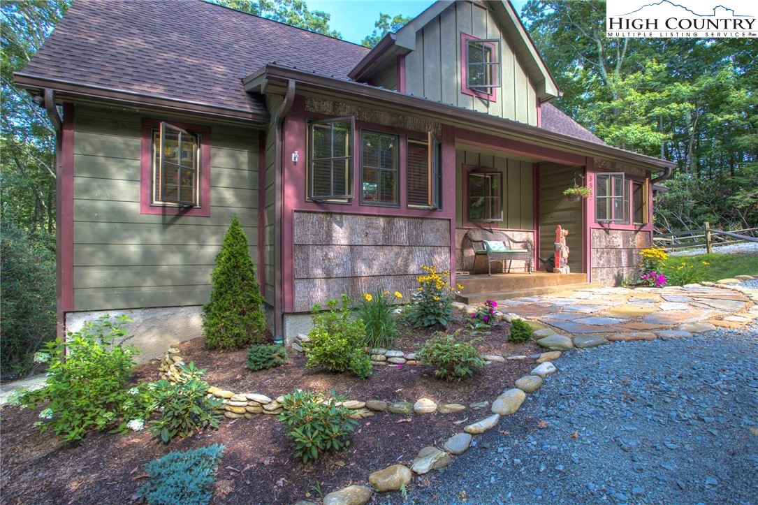 334 Signature Ridge Road Banner Elk, NC 28604 - Photo 2 of 39