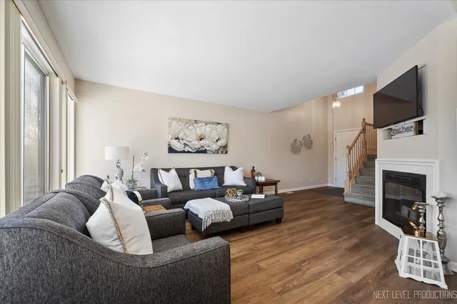 $329,900 | 103 Locksley Drive, Streamwood, IL 60107