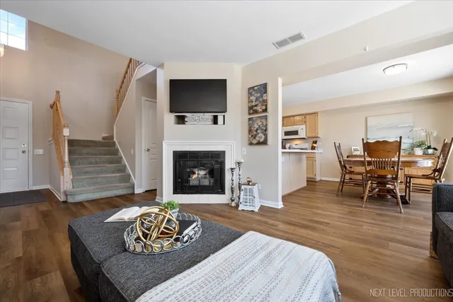 $329,900 | 103 Locksley Drive, Streamwood, IL 60107