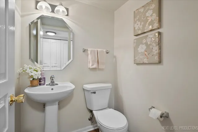 $329,900 | 103 Locksley Drive, Streamwood, IL 60107