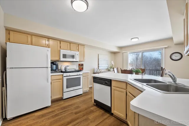 $329,900 | 103 Locksley Drive, Streamwood, IL 60107