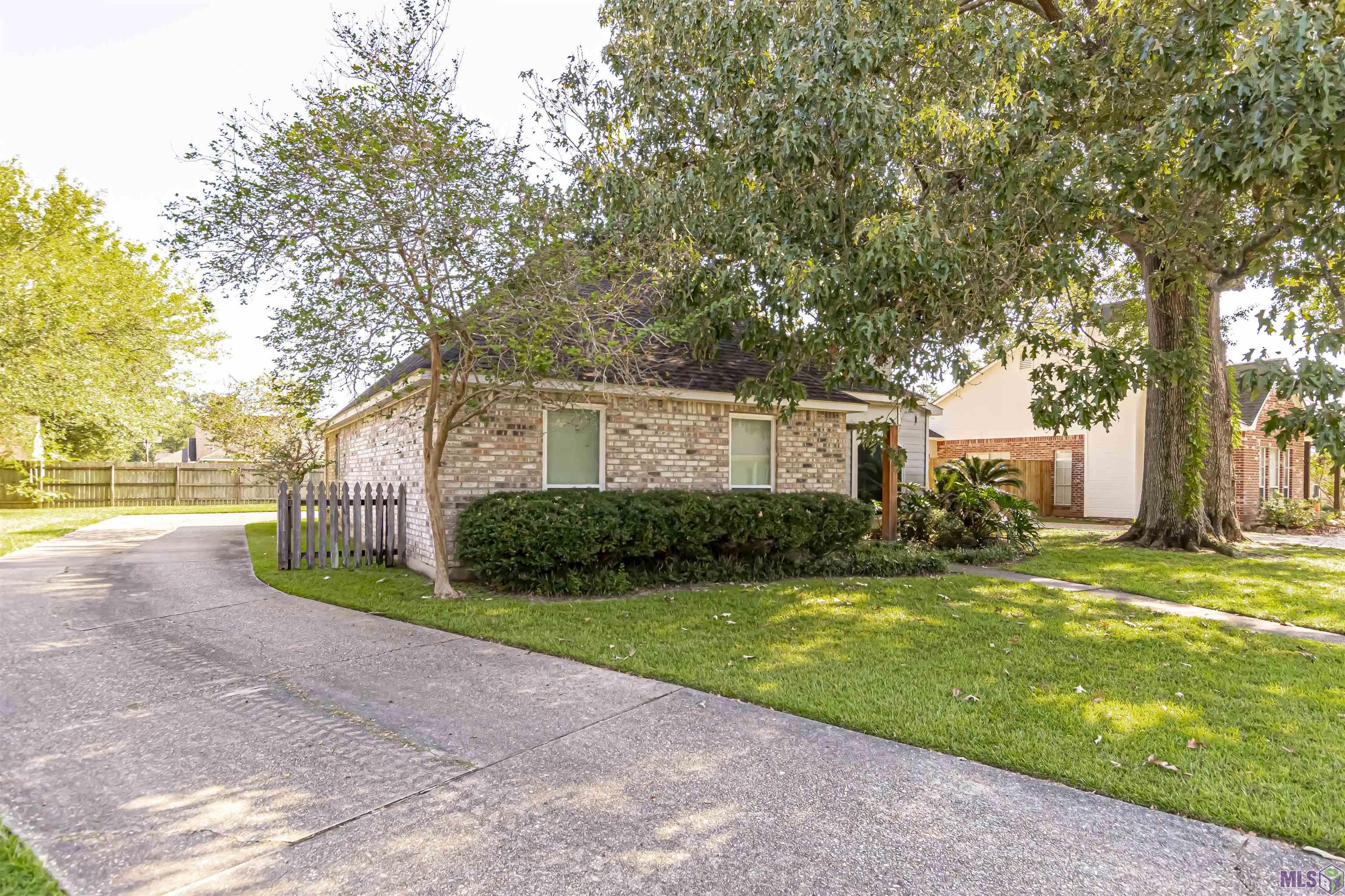 13333 Parwood Avenue Baton Rouge, LA 70816 - Photo 2 of 17