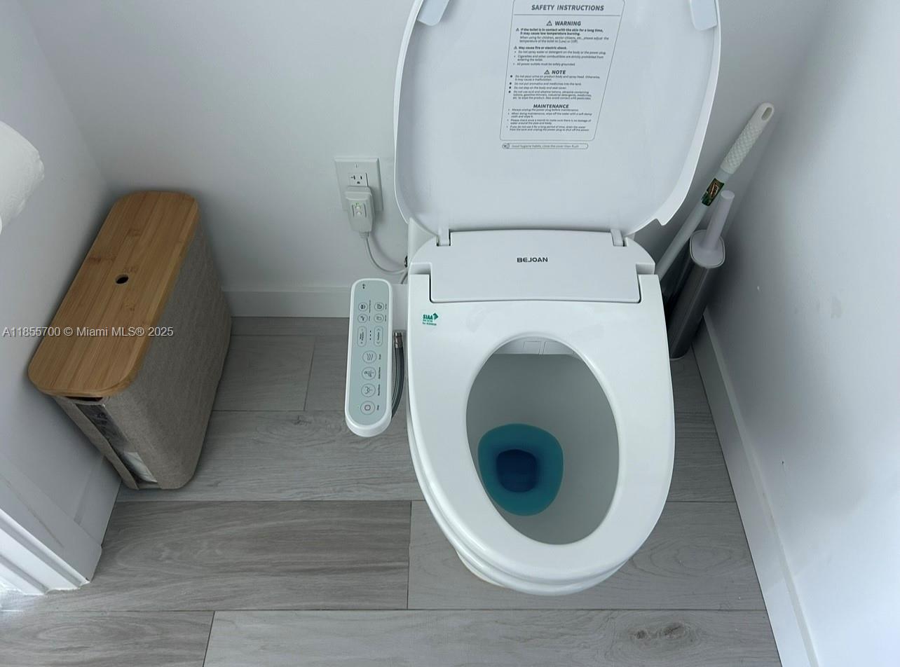 480 Northeast 31st Street, Unit 905 Miami, FL 33137 - Photo 4 of 15 a utility room with dryer and washer