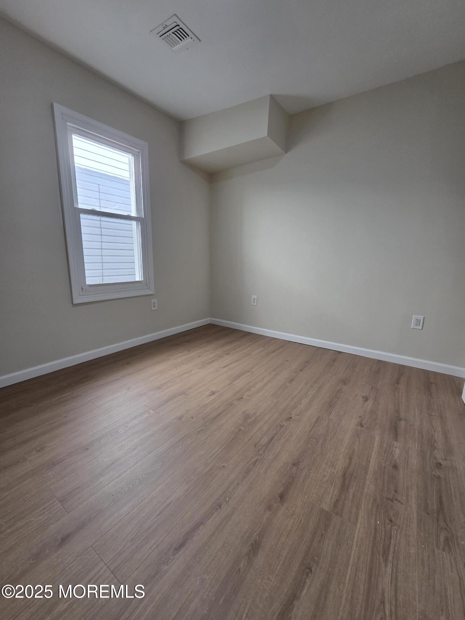 216 Delaware Street, Unit 1 Elizabeth Port, NJ 07206 - Photo 11 of 18 20251003_152201