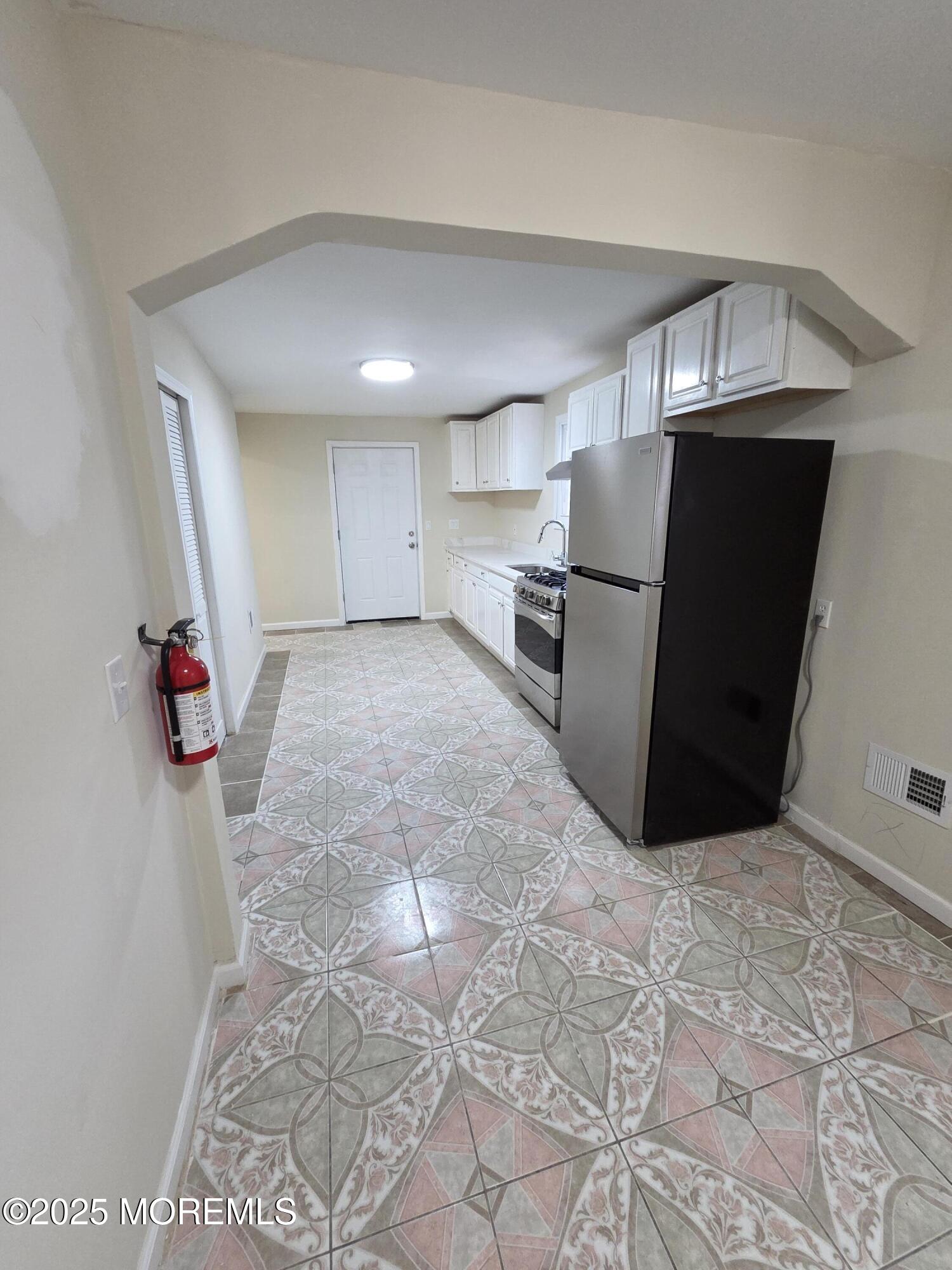 216 Delaware Street, Unit 1 Elizabeth Port, NJ 07206 - Photo 3 of 18 Floor Kitchen