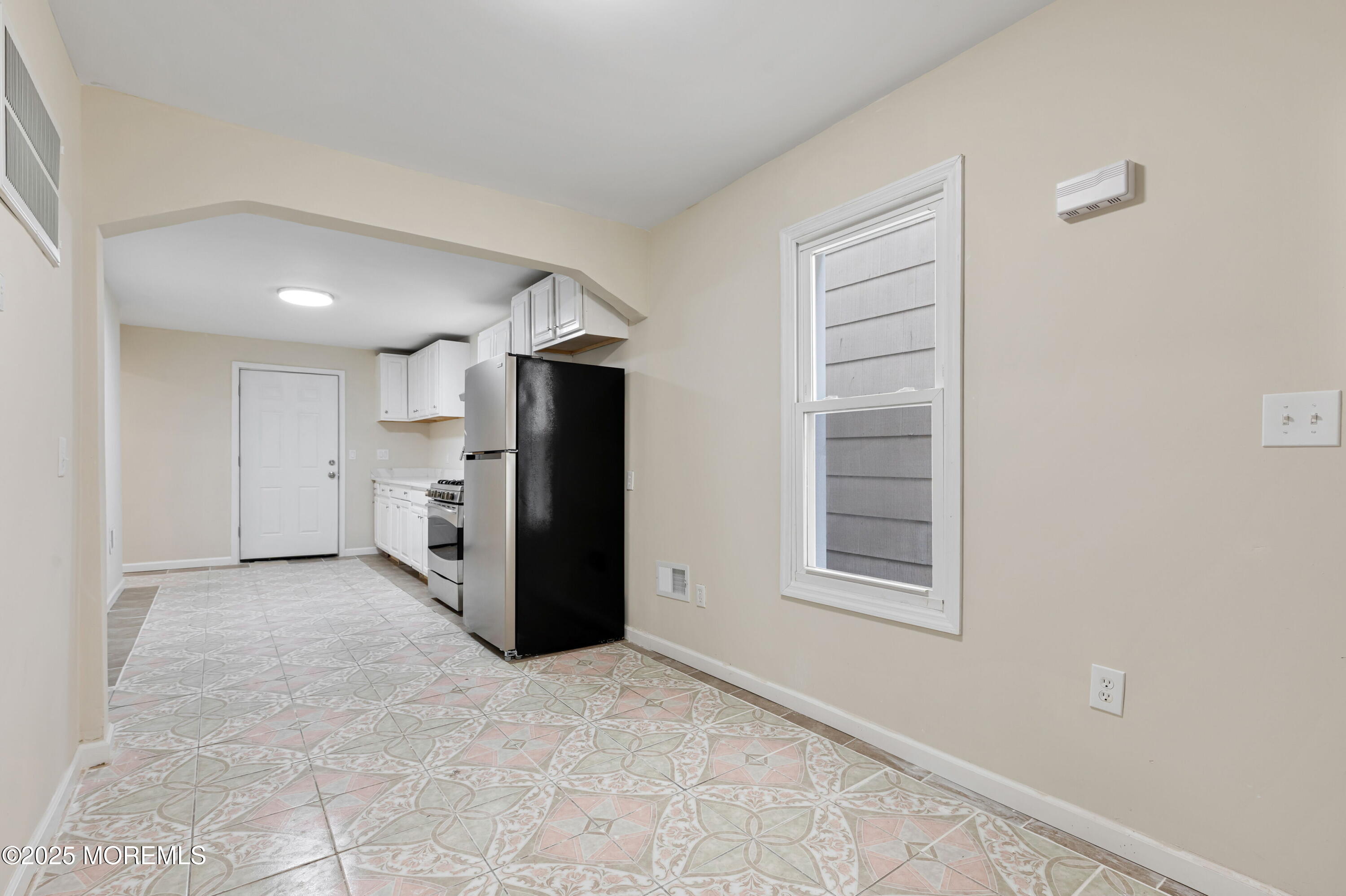 216 Delaware Street, Unit 1 Elizabeth Port, NJ 07206 - Photo 7 of 18 1st Fllor Kit