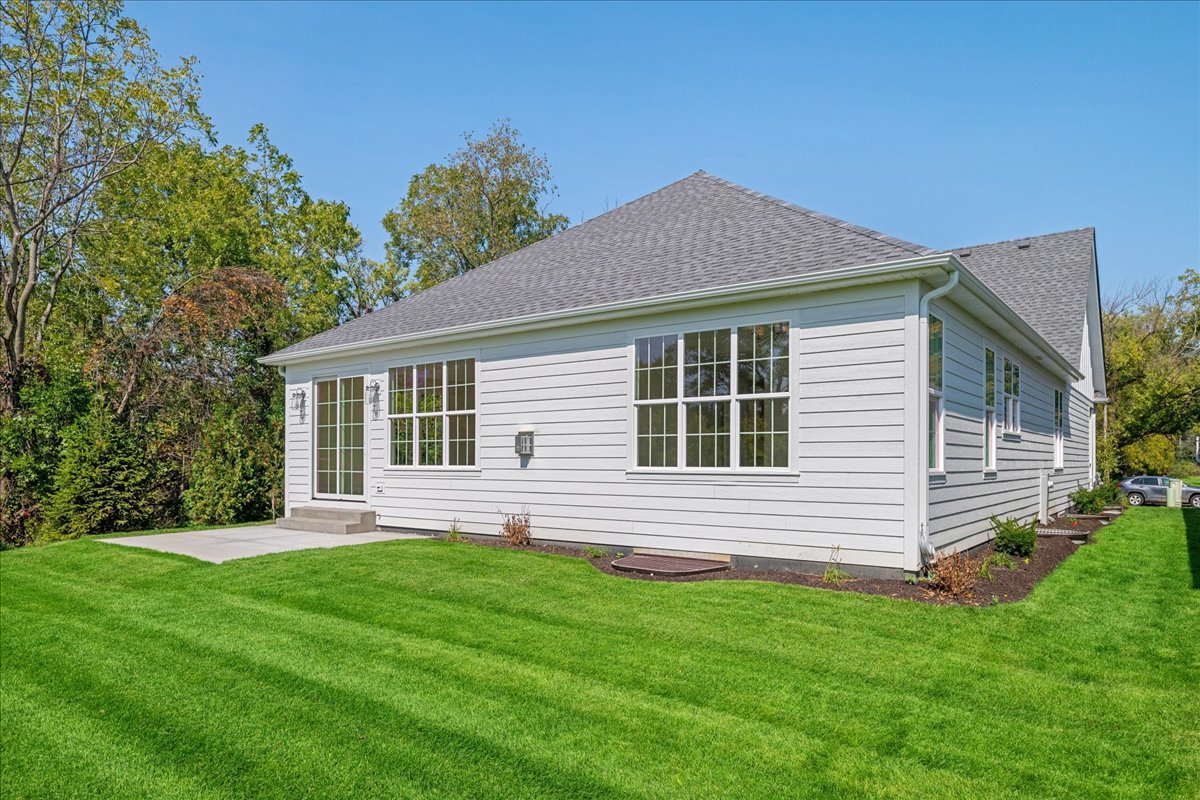 1068 Livingston (lot 1) Avenue Highland Park, IL 60035 - Photo 20 of 33 a front view of a house with a yard
