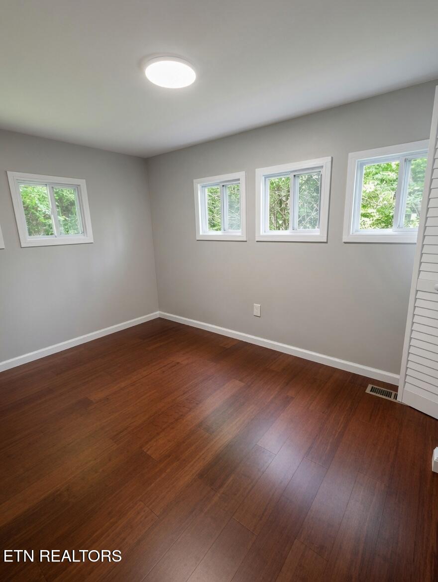 606 West Outer Drive Oak Ridge, TN 37830 - Photo 31 of 32 Bedroom 2