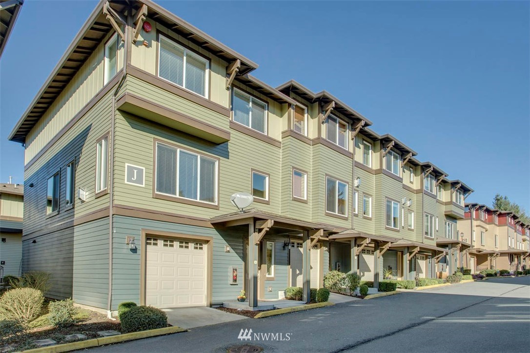 2115 201st Place Southeast, Unit J1 Bothell, WA 98012 - Photo 2 of 25