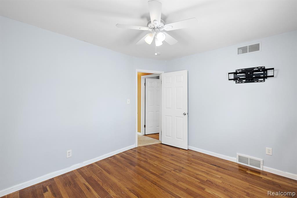 32001 Schoenherr Road Warren, MI 48088 - Photo 13 of 27