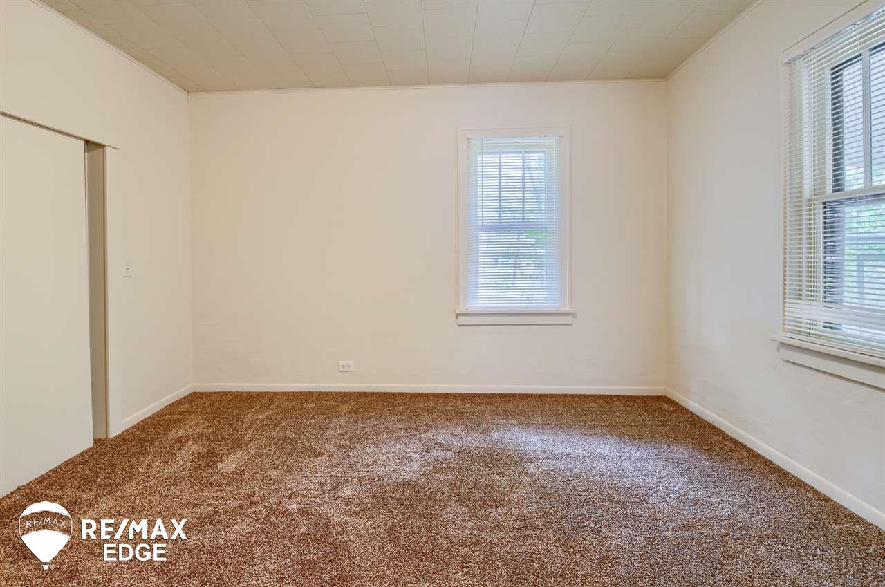 6037 North Irish Road Davison, MI 48423 - Photo 12 of 32 31391485-11.JPG