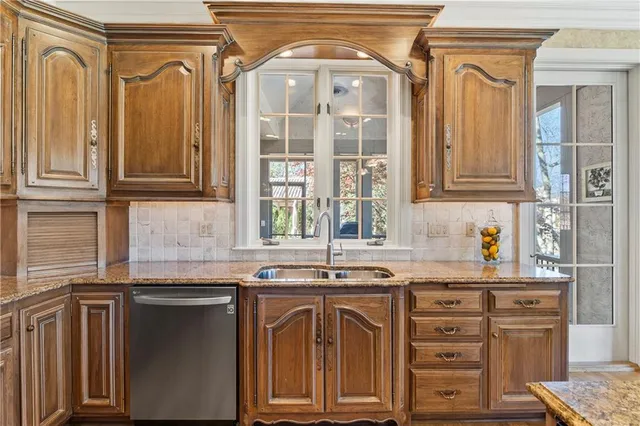 $2,150,000 | 360 East Loch Lloyd Parkway, Loch Lloyd, MO 64012