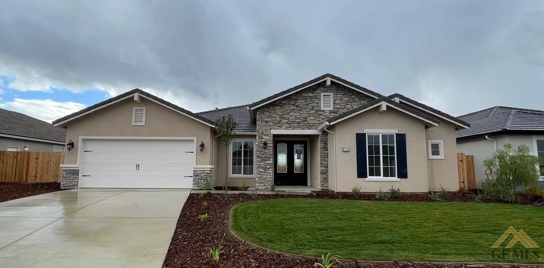 a front view of house with yard