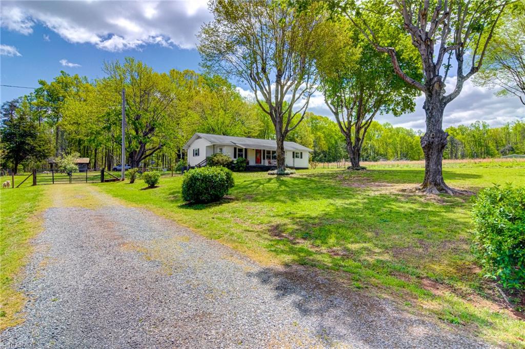 946 Rice Road Reidsville, NC 27320 - Photo 3 of 41 Gallery Image 3