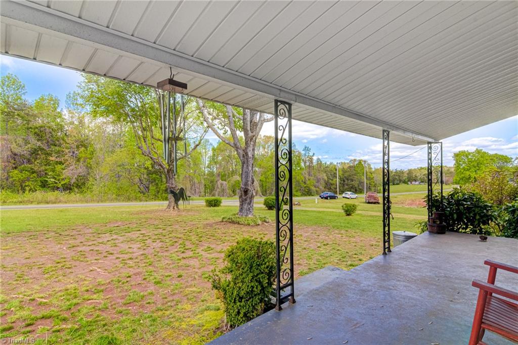 946 Rice Road Reidsville, NC 27320 - Photo 4 of 41 Gallery Image 4