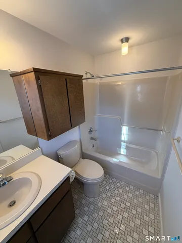 $2,400 | 7 Barrington Drive, Unit A, Wethersfield, CT 06109