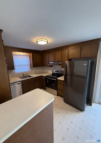 $2,400 | 7 Barrington Drive, Unit A, Wethersfield, CT 06109