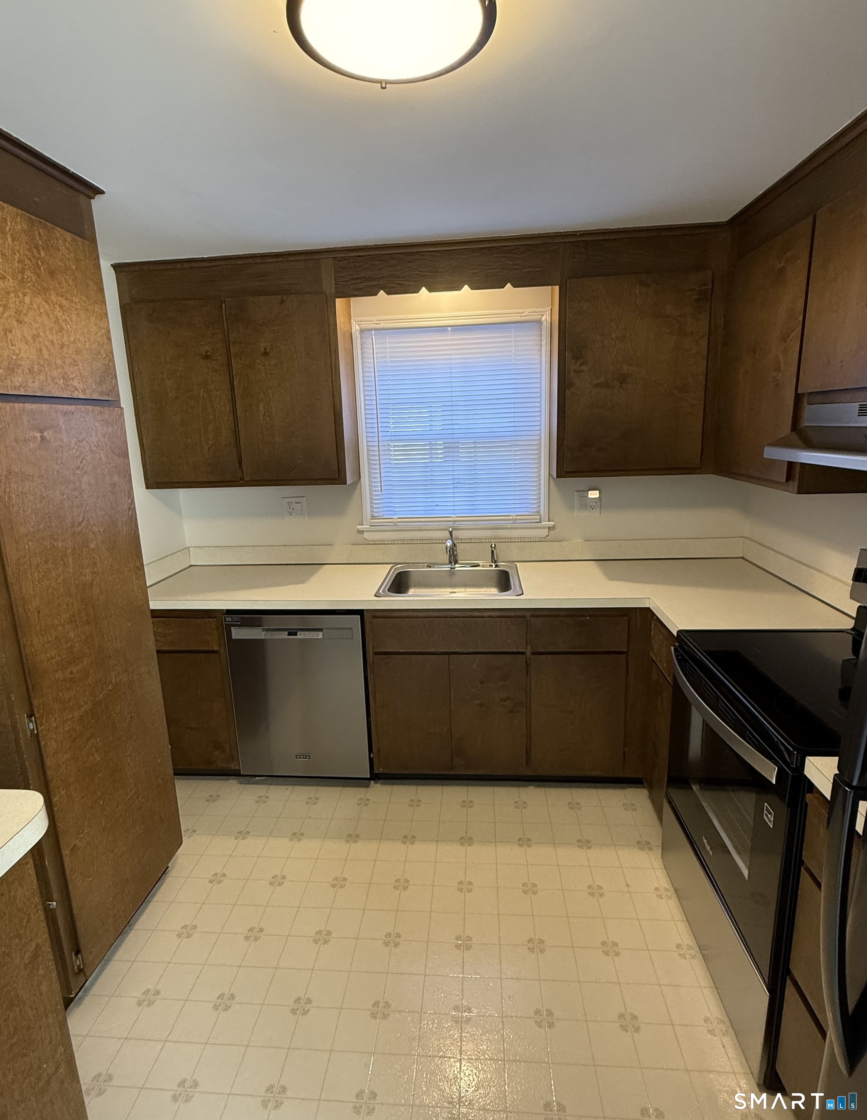 7 Barrington Drive, Unit A Wethersfield, CT 06109 - Photo 7 of 18