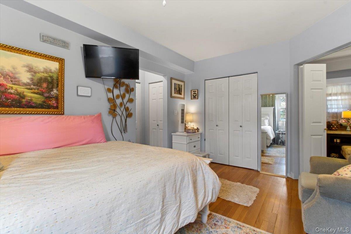 103 Wiltshire Road, Unit D11 Scarsdale, NY 10583 - Photo 13 of 23 a spacious bedroom with a bed and a flat screen tv