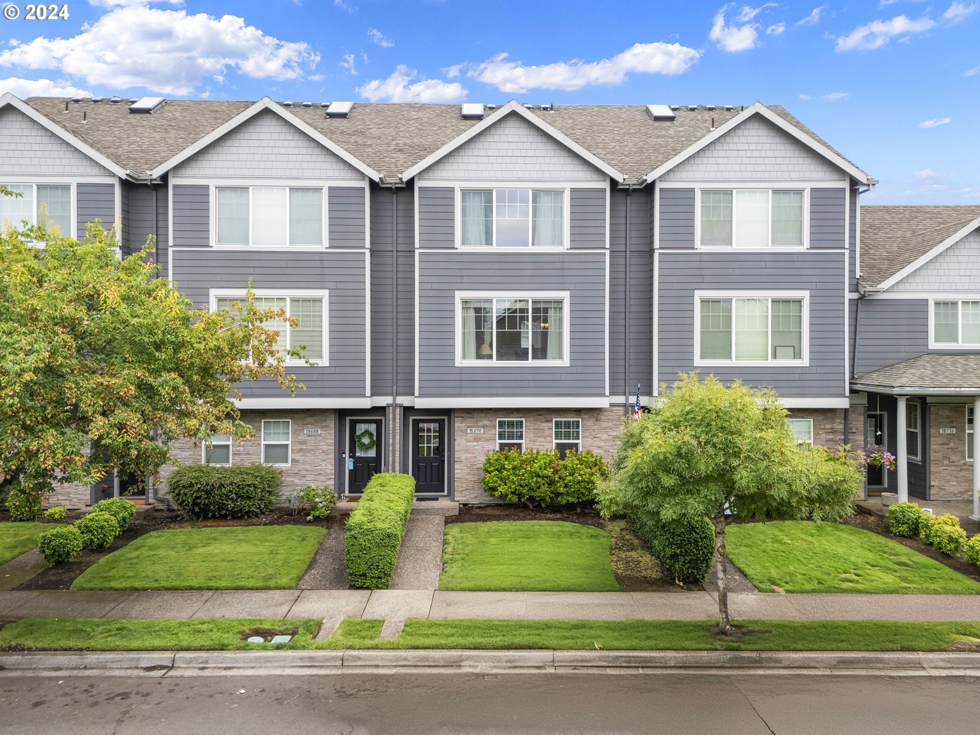 18690 Southwest 92nd Terrace Tualatin, OR 97062 - Photo 1 of 32