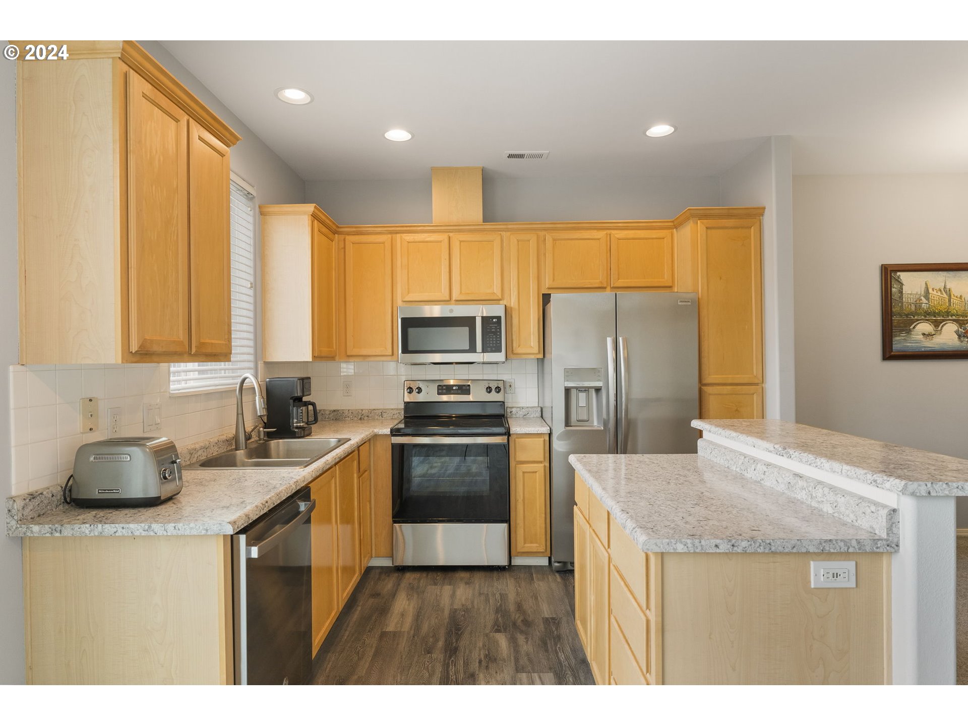 18690 Southwest 92nd Terrace Tualatin, OR 97062 - Photo 13 of 32
