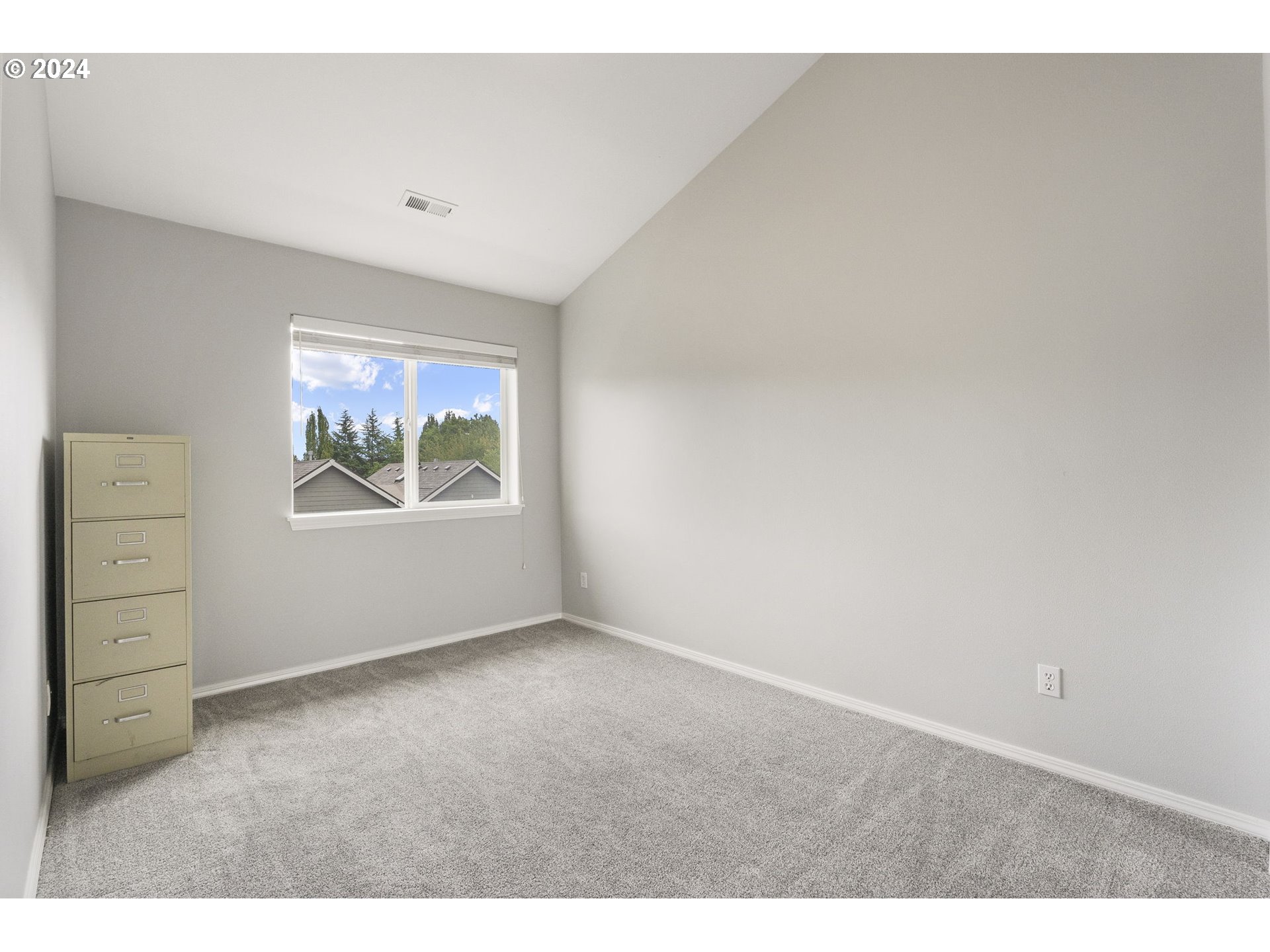 18690 Southwest 92nd Terrace Tualatin, OR 97062 - Photo 26 of 32