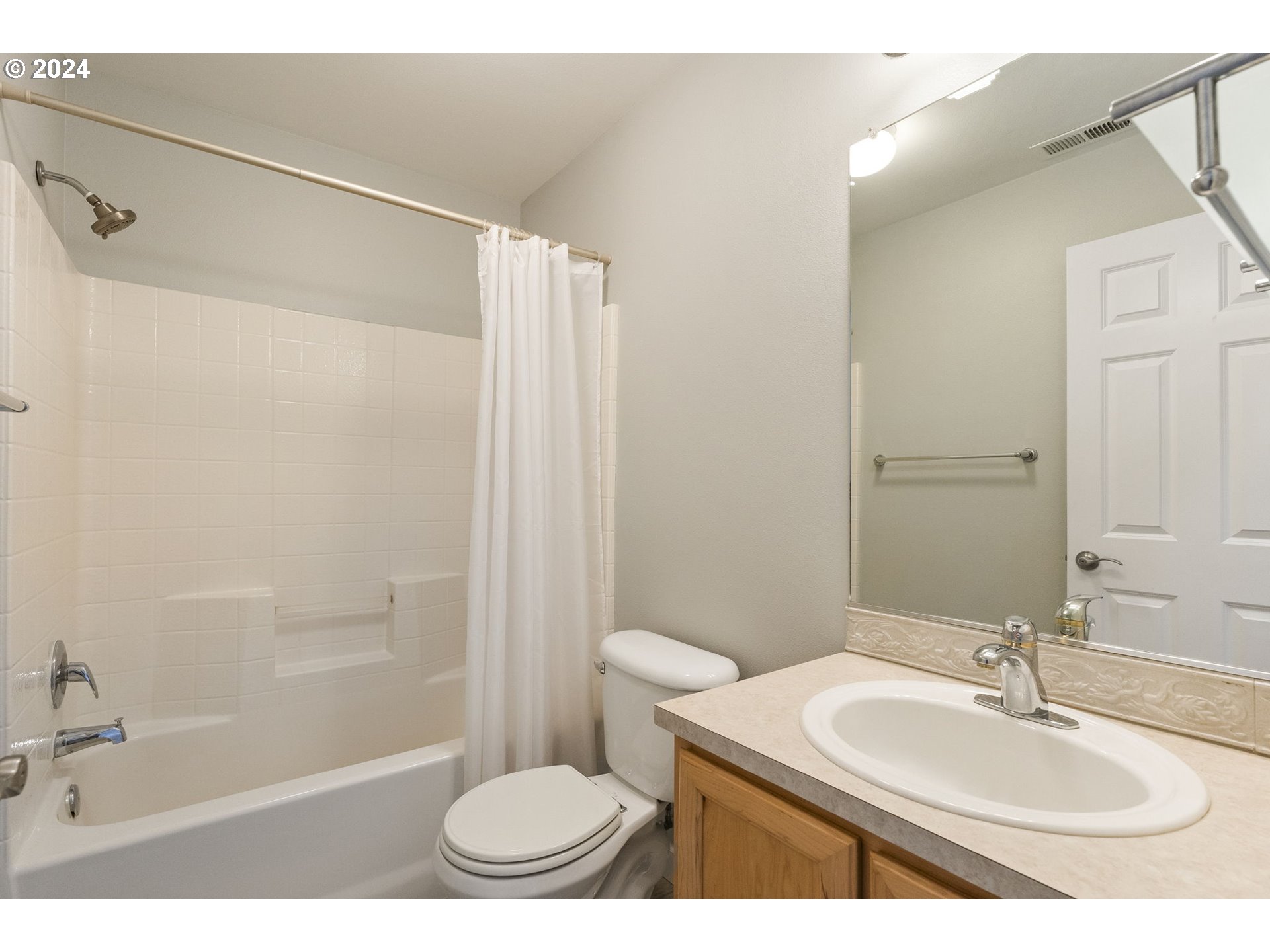 18690 Southwest 92nd Terrace Tualatin, OR 97062 - Photo 28 of 32