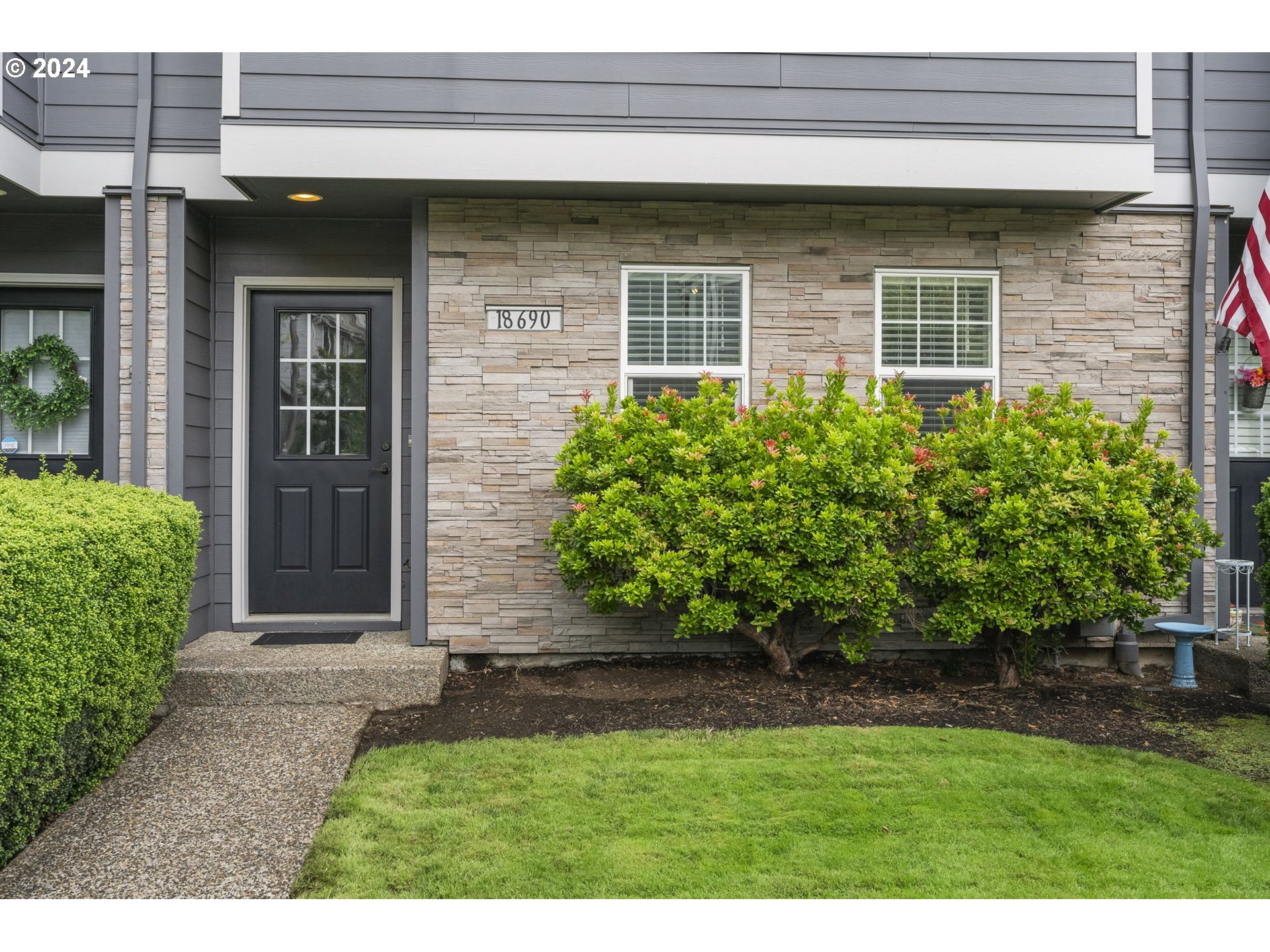 18690 Southwest 92nd Terrace Tualatin, OR 97062 - Photo 4 of 32