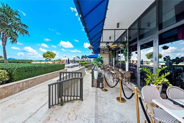 $2,295,000 | 5555 Collins Avenue, Unit PHC, Miami Beach, FL 33140