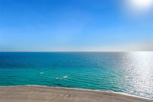 $2,295,000 | 5555 Collins Avenue, Unit PHC, Miami Beach, FL 33140