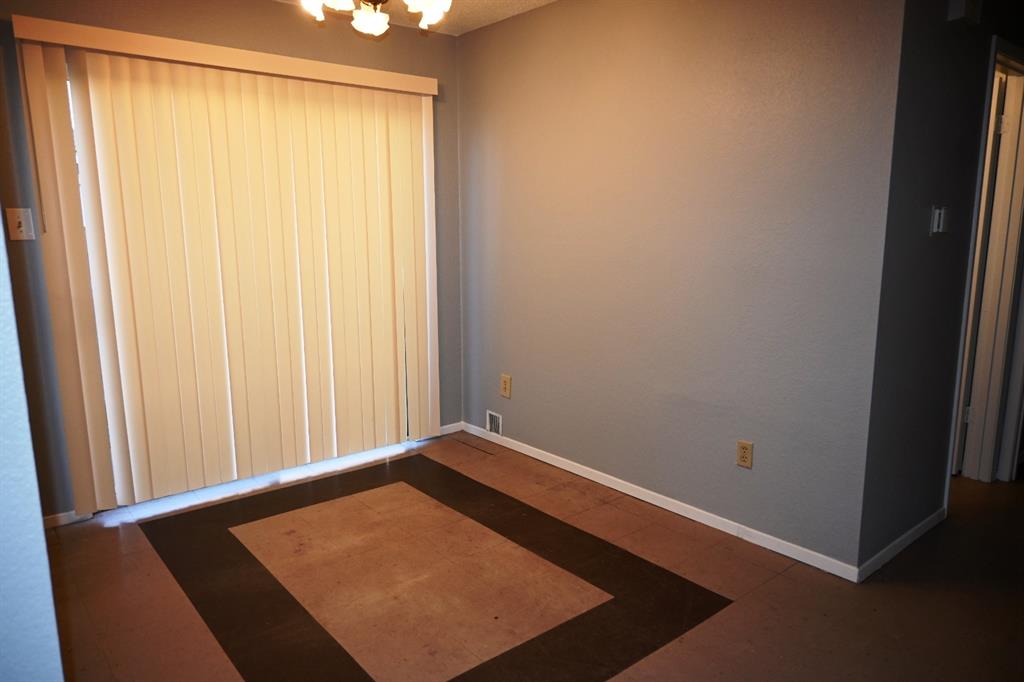 817 Lexington Road Elgin, TX 78621 - Photo 7 of 20 an empty room with a window