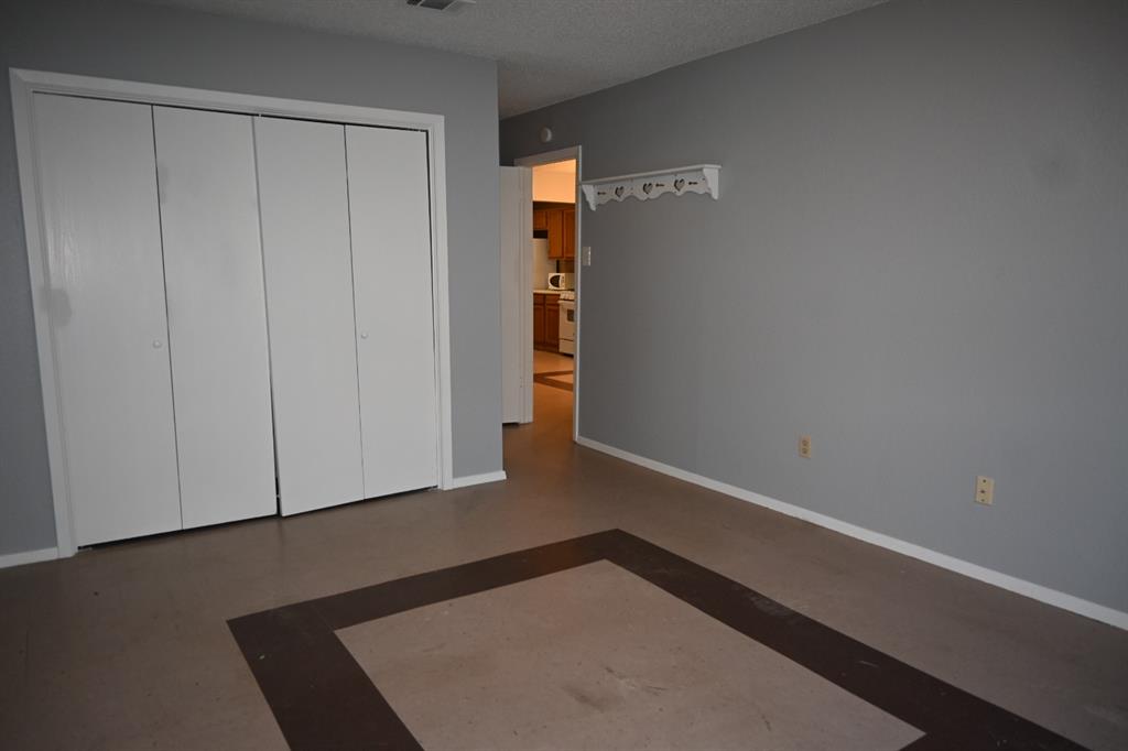 817 Lexington Road Elgin, TX 78621 - Photo 9 of 20 a view of an empty room