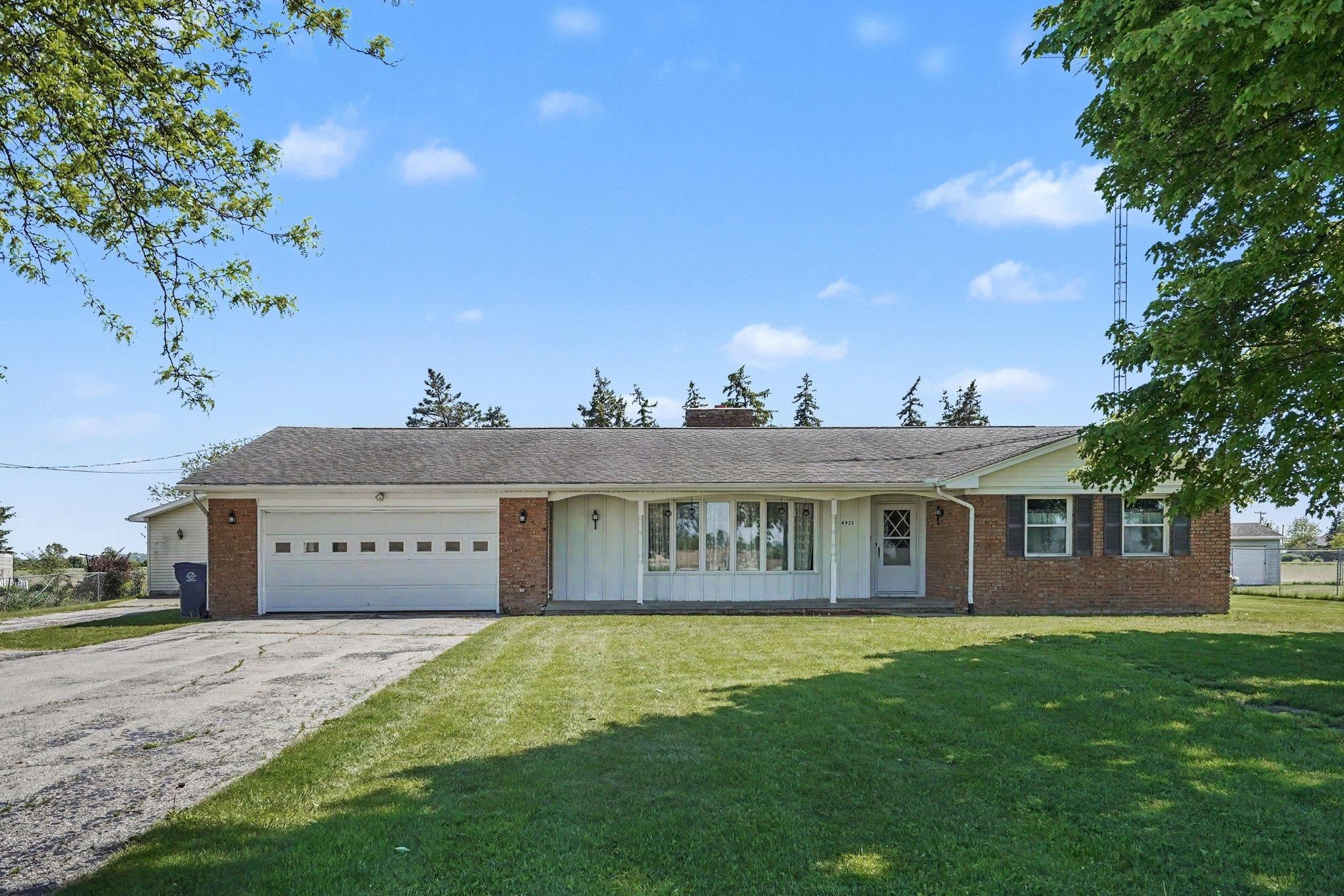 4925 West Freeland Road Saginaw, MI 48604 - Photo 2 of 32