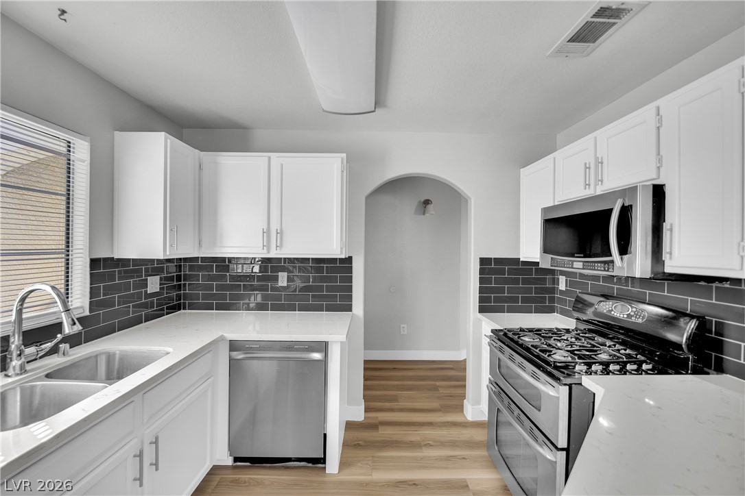 698 South Racetrack Road, Unit 1521 Henderson, NV 89015 - Photo 11 of 33 Culinary creations come to life in this kitchen, boasting white shaker cabinets and sleek appliances.