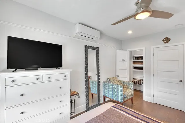 a view of a livingroom with furniture