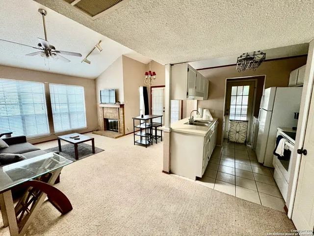 $950 | 8633 Datapoint Drive, San Antonio, TX 78229