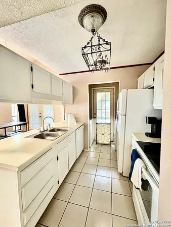 $875 | 8633 Datapoint Drive, San Antonio, TX 78229