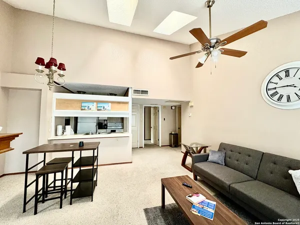 $875 | 8633 Datapoint Drive, San Antonio, TX 78229