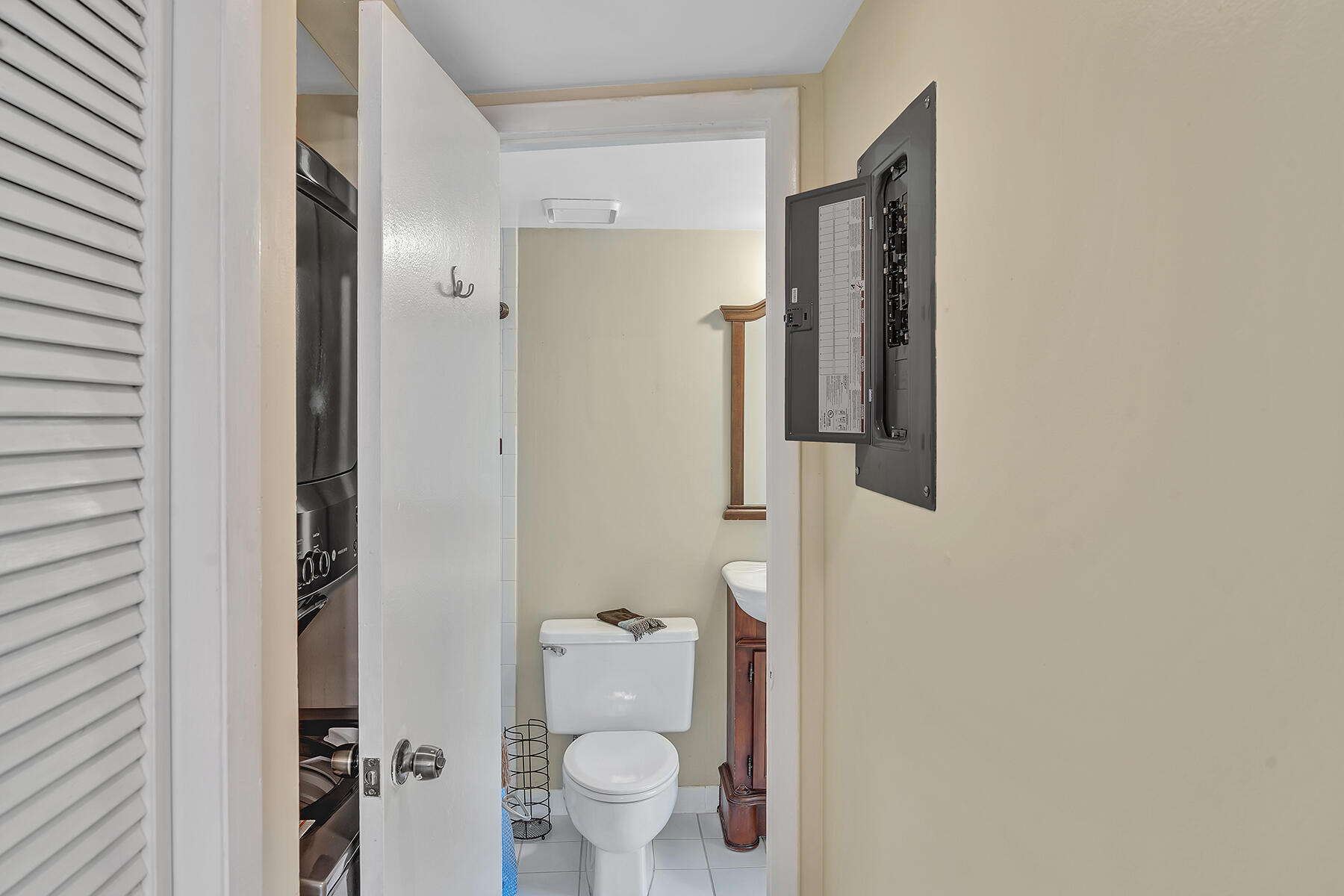 1945 Northwest 4th Avenue, Unit 32C Boca Raton, FL 33432 - Photo 34 of 52 a bathroom with a toilet and a mirror