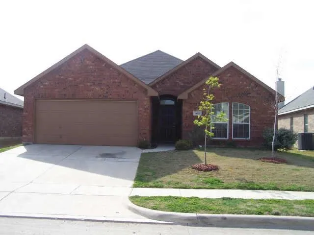 $1,900 | 1600 Wickham Drive, Burleson, TX 76028