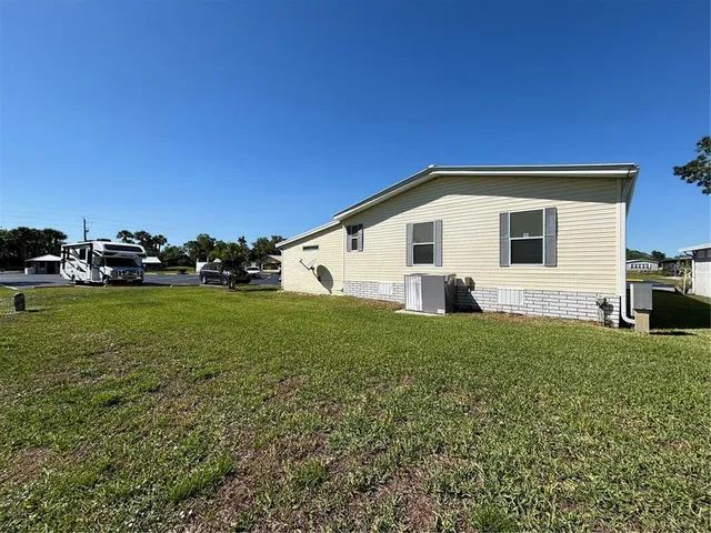 a view of a house with backyard
