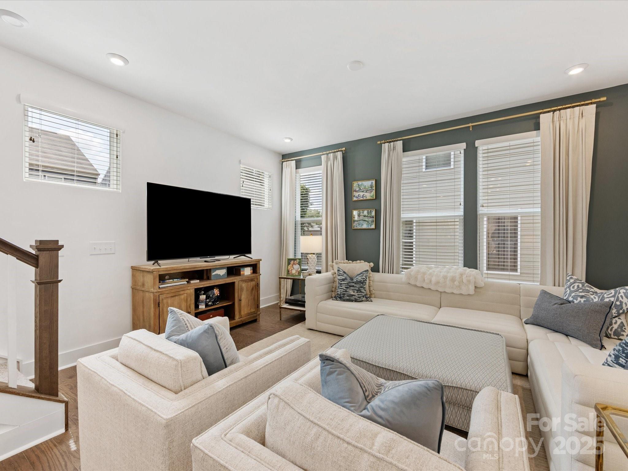 4027 Capital Ridge, Unit 10 Charlotte, NC 28205 - Photo 11 of 34 a living room with furniture and a flat screen tv