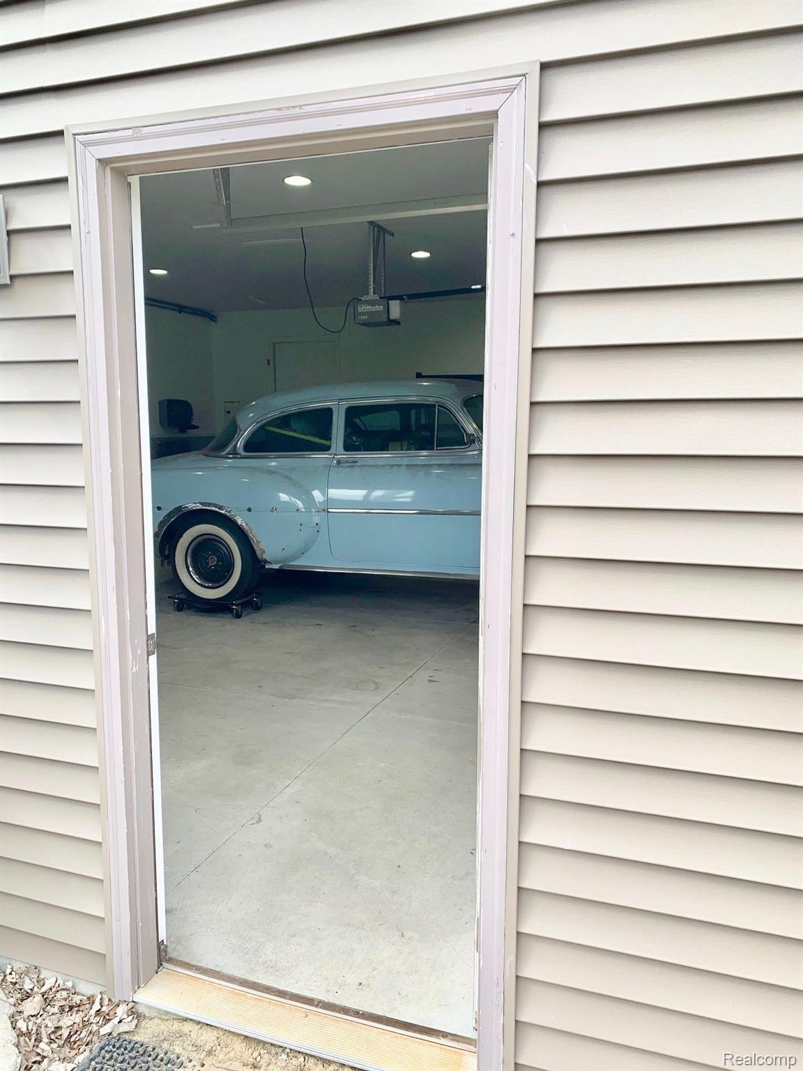 14114 Torrey Road Fenton, MI 48430 - Photo 76 of 82 garagedoor.jpeg
