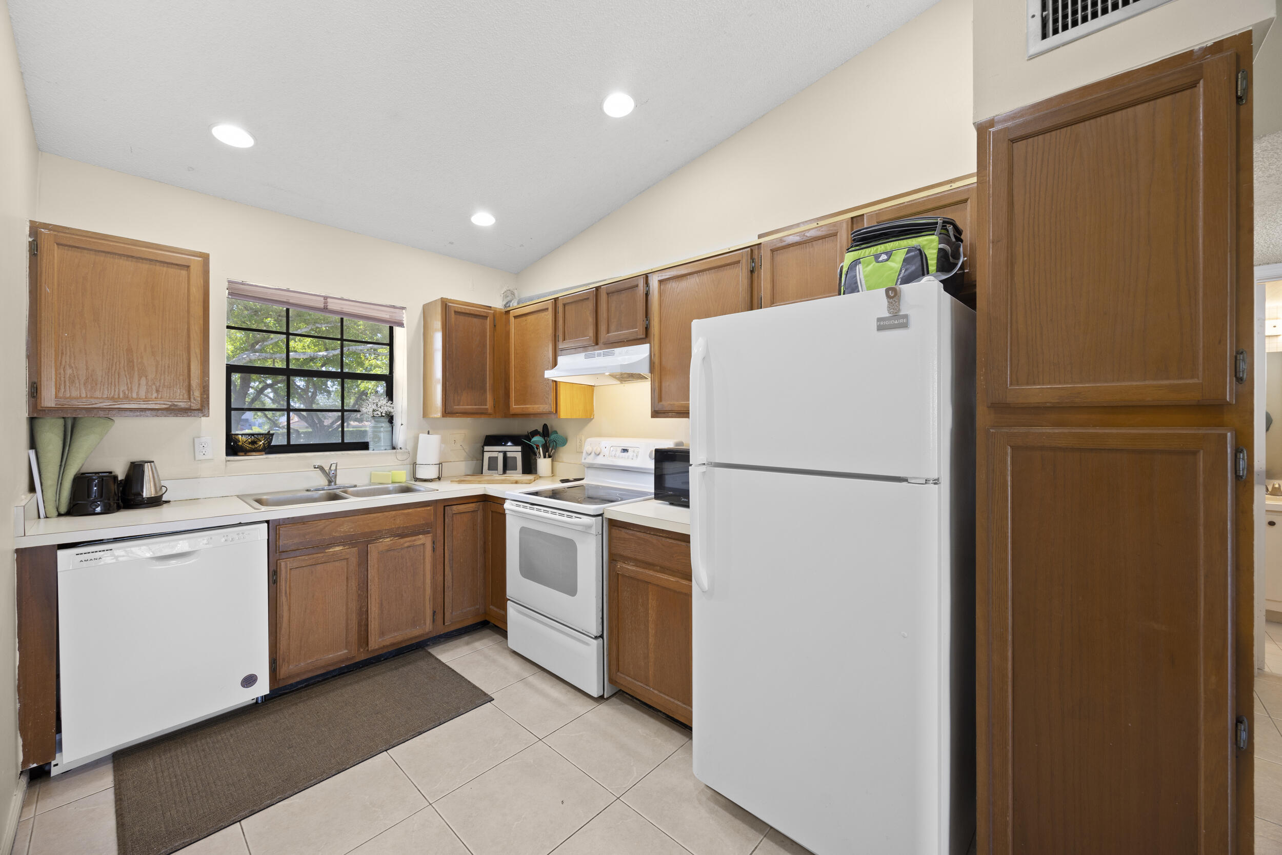 2600 Greenwood Terrace, Unit G201 Boca Raton, FL 33431 - Photo 7 of 32 9_453a0716