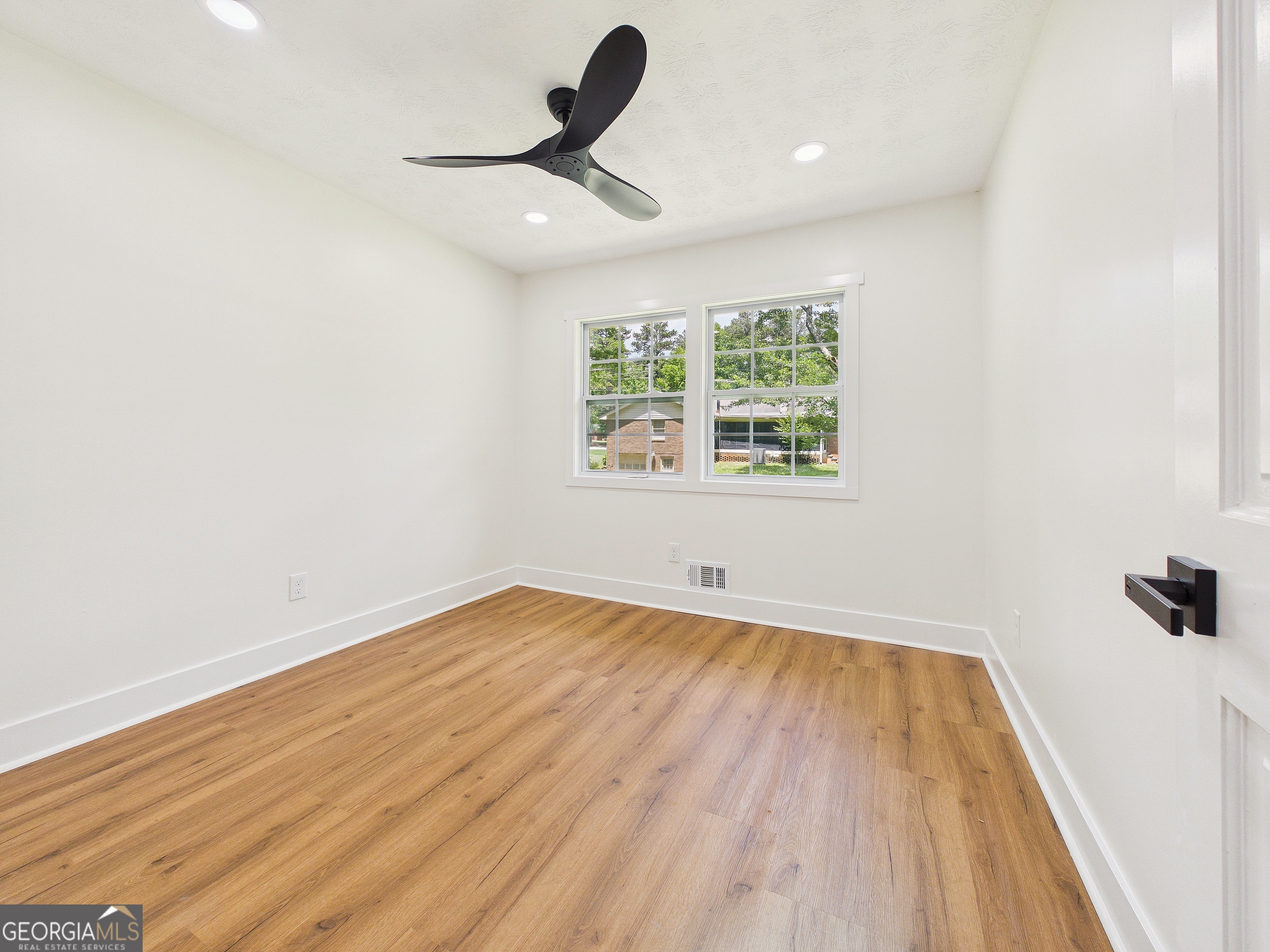 6740 Tell Road Fairburn, GA 30213 - Photo 18 of 35