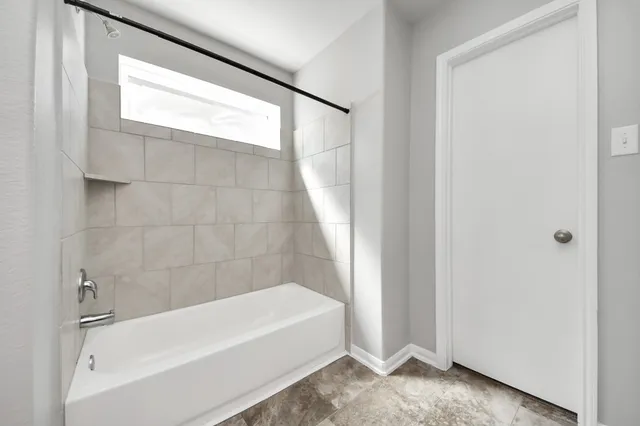 a view of a house with backyard and porch