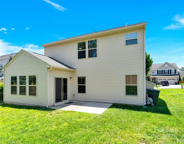 a view of a house with a backyard